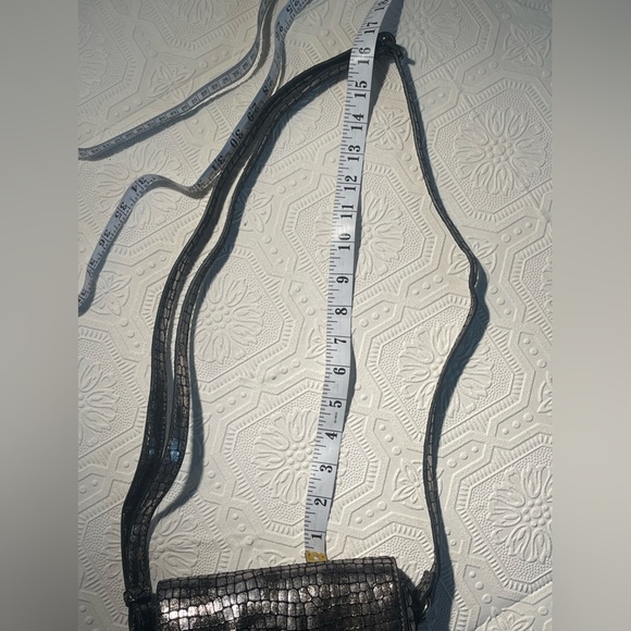 Emily and Noah Black Silver Adjustable cross-body metallic purse - Picture 9 of 16